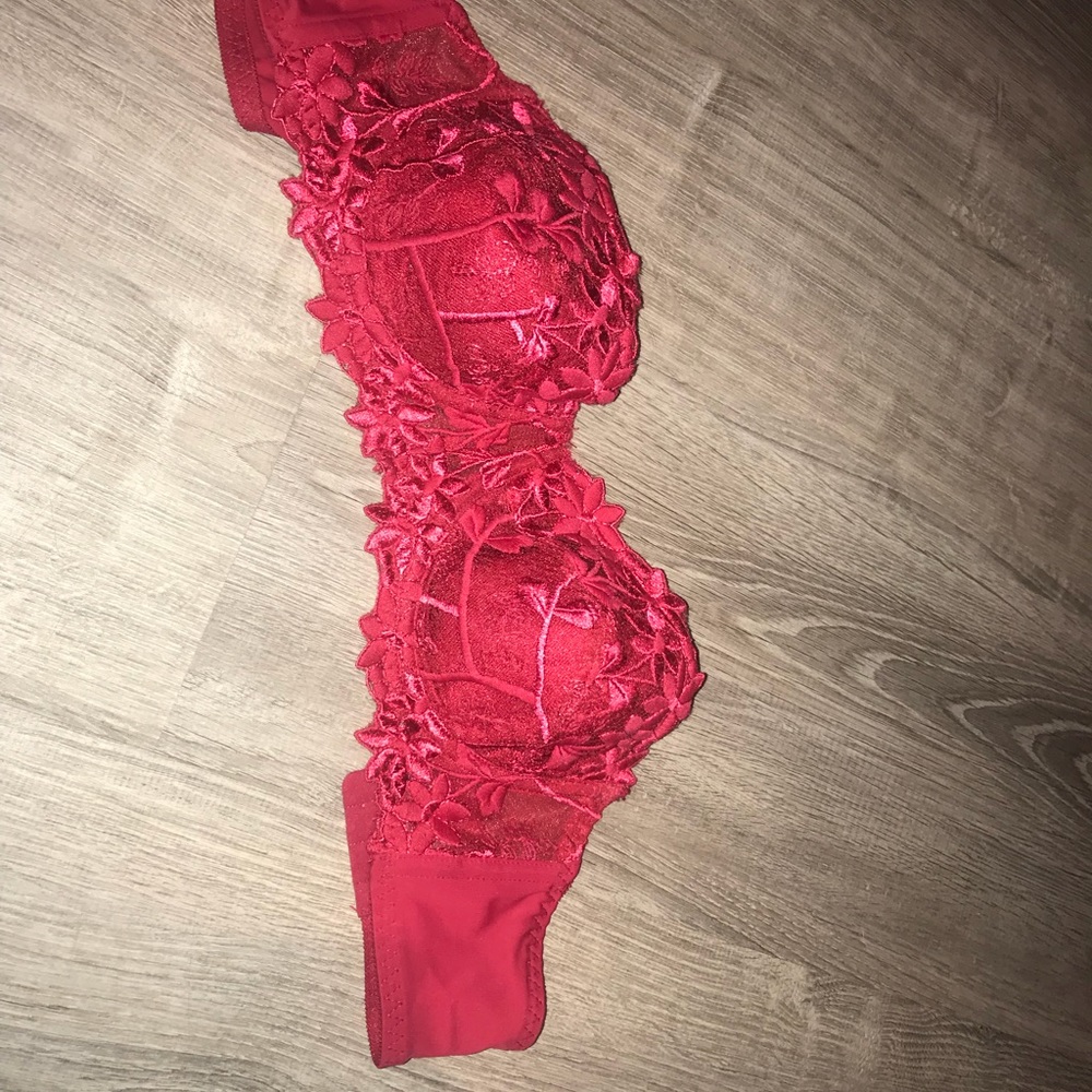 Red flowered strapless bra